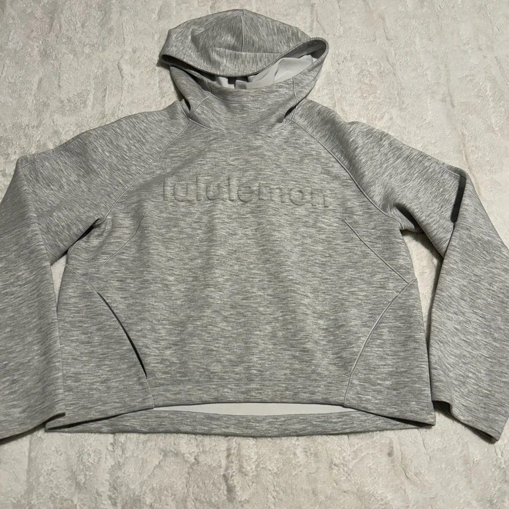 Lululemon airwrap hoodie emboss word mark size 4 - Picture 3 of 4